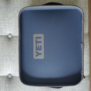 Yeti daytrip lunch box